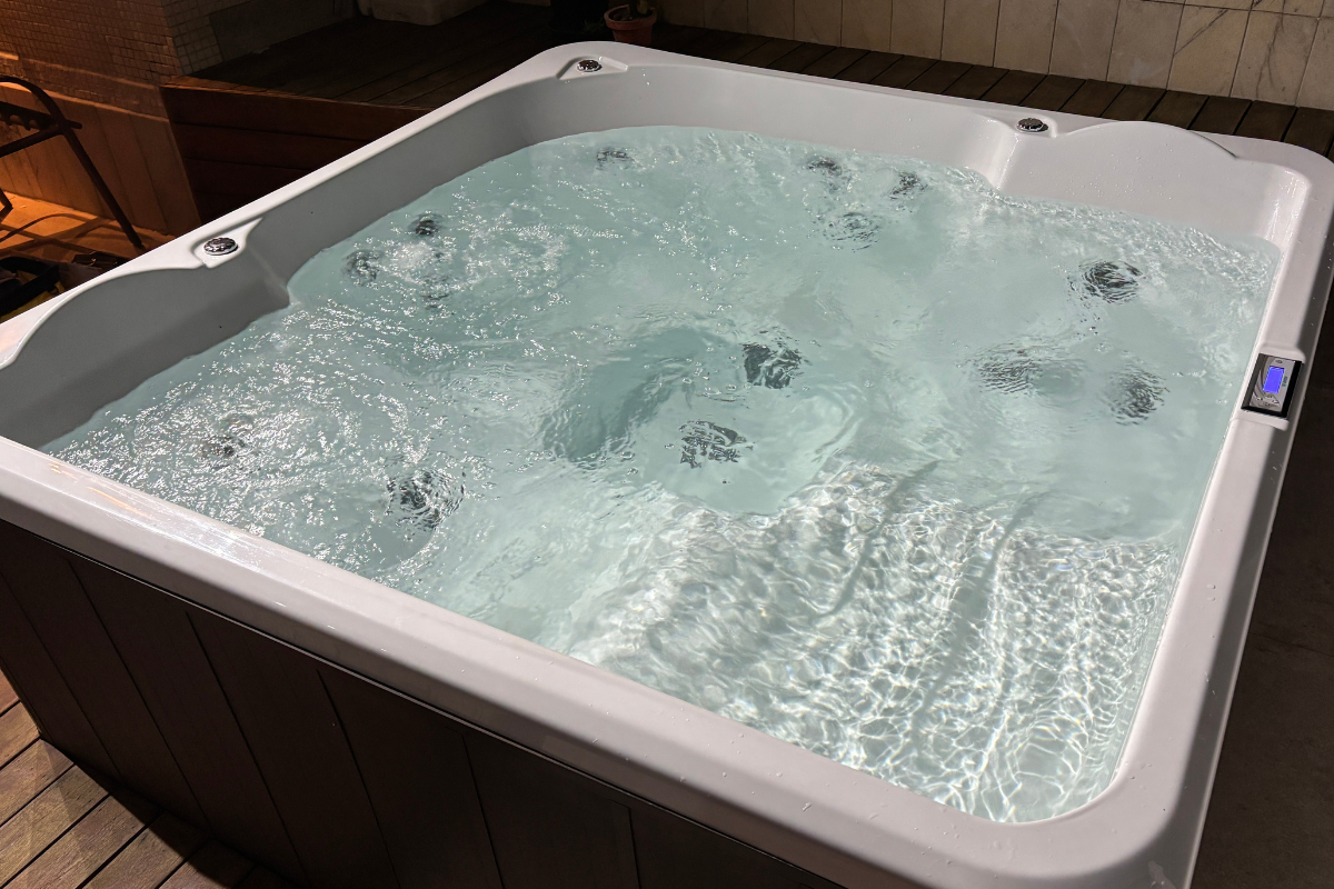 COMO CUIDAR BANHEIRA DE HIDROMASSAGEM, JACUZZI